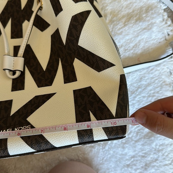 Like new! Michael Kors White and Brown Bucket Bag - Picture 8 of 9